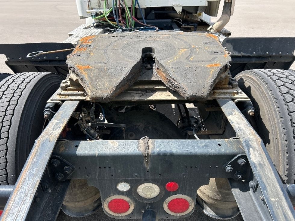 Day Cab Tractor-Heavy Duty Tractors-Freightliner-2023-M211242S-Byron Center-MI-197,871\n\t\tmiles-$ 64,000 - Image 6
