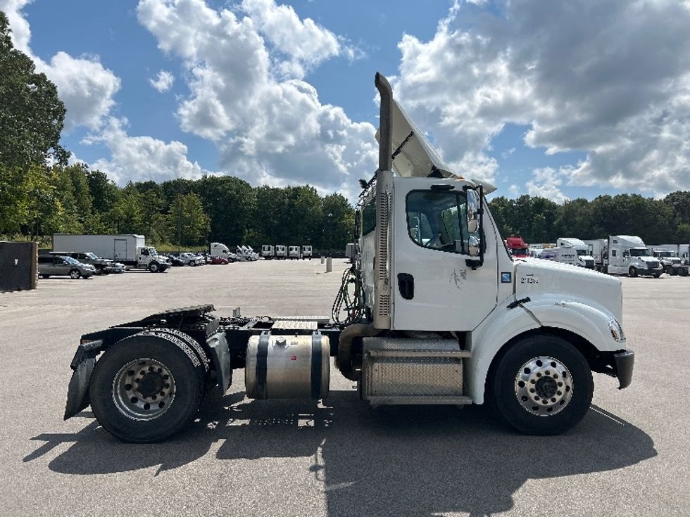 Day Cab Tractor-Heavy Duty Tractors-Freightliner-2023-M211242S-Byron Center-MI-197,871\n\t\tmiles-$ 64,000 - Image 8