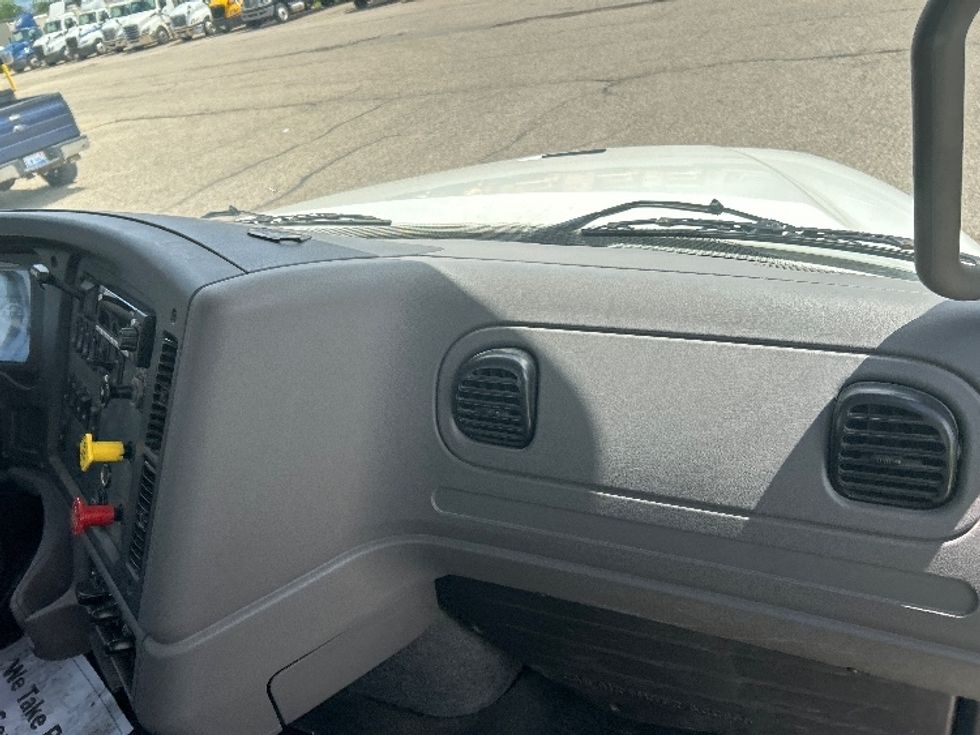 Day Cab Tractor-Heavy Duty Tractors-Freightliner-2023-M211242S-Holland-MI-146,213\n\t\tmiles-$ 66,250 - Image 13