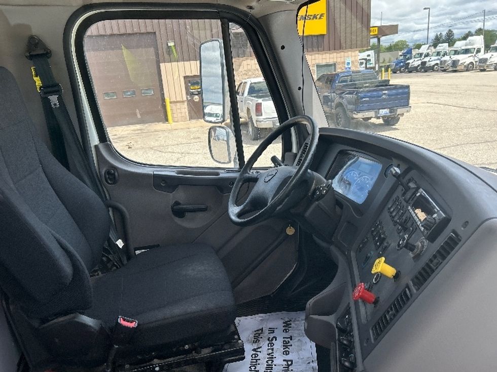 Day Cab Tractor-Heavy Duty Tractors-Freightliner-2023-M211242S-Holland-MI-146,213\n\t\tmiles-$ 66,250 - Image 14