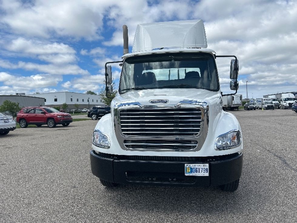 Day Cab Tractor-Heavy Duty Tractors-Freightliner-2023-M211242S-Holland-MI-146,213\n\t\tmiles-$ 66,250 - Image 2