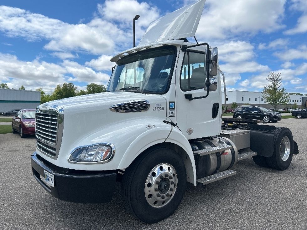 Day Cab Tractor-Heavy Duty Tractors-Freightliner-2023-M211242S-Holland-MI-146,213\n\t\tmiles-$ 66,250 - Image 3