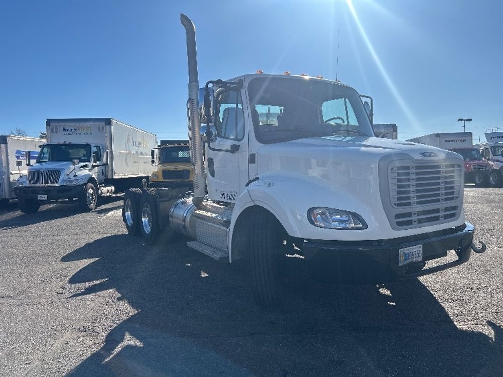 Day Cab Tractor-Heavy Duty Tractors-Freightliner-2023-M211264S-West Babylon-NY-11,844\n\t\tmiles-$ 89,000 - Image 1