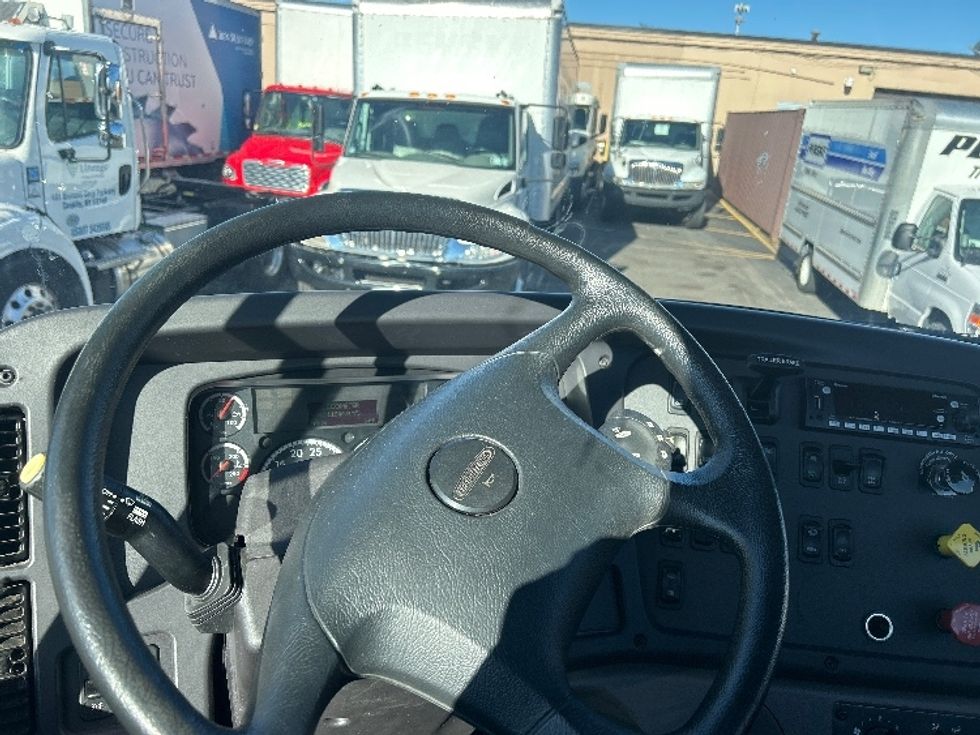 Day Cab Tractor-Heavy Duty Tractors-Freightliner-2023-M211264S-West Babylon-NY-11,844\n\t\tmiles-$ 89,000 - Image 10