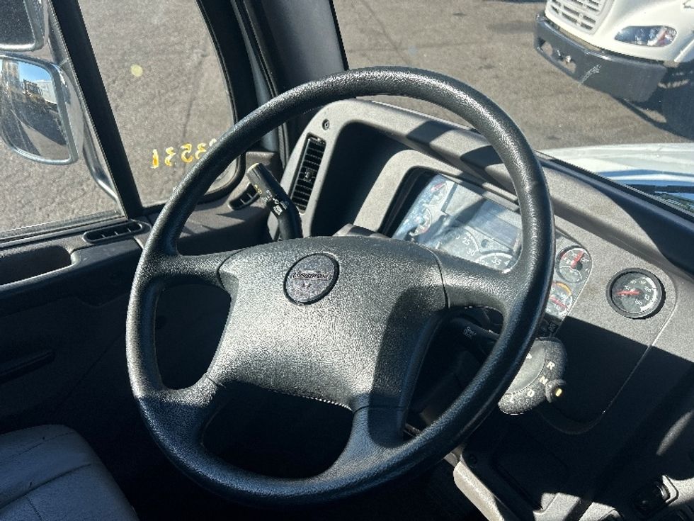 Day Cab Tractor-Heavy Duty Tractors-Freightliner-2023-M211264S-West Babylon-NY-11,844\n\t\tmiles-$ 89,000 - Image 11