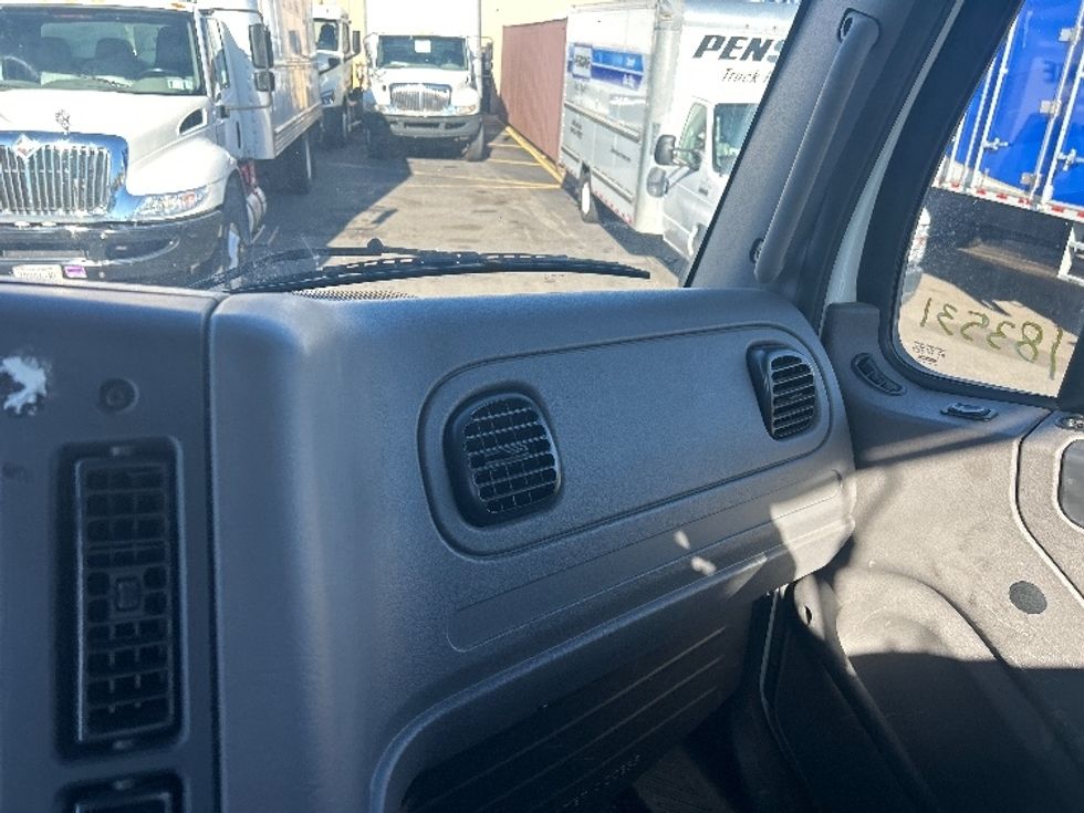 Day Cab Tractor-Heavy Duty Tractors-Freightliner-2023-M211264S-West Babylon-NY-11,844\n\t\tmiles-$ 89,000 - Image 13