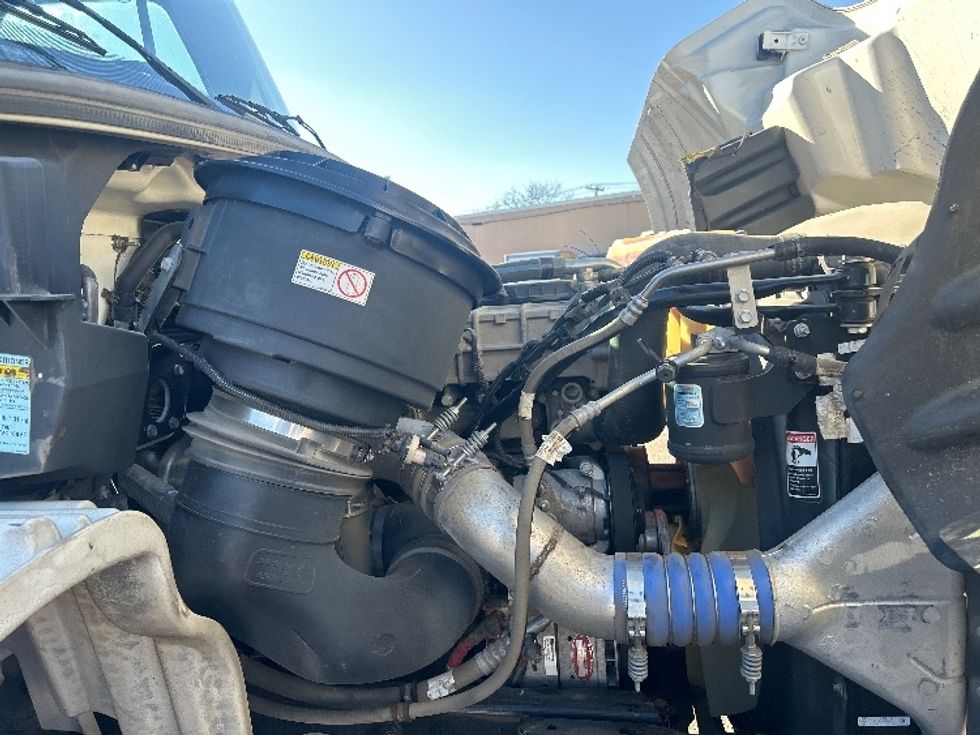 Day Cab Tractor-Heavy Duty Tractors-Freightliner-2023-M211264S-West Babylon-NY-11,844\n\t\tmiles-$ 89,000 - Image 15