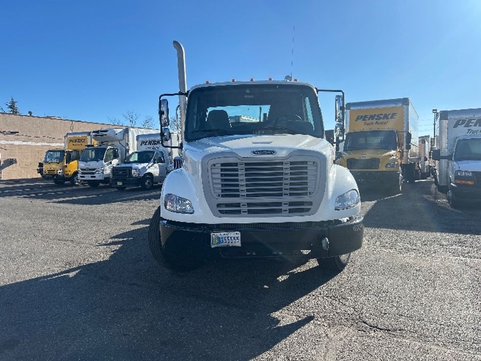 Day Cab Tractor-Heavy Duty Tractors-Freightliner-2023-M211264S-West Babylon-NY-11,844\n\t\tmiles-$ 89,000 - Image 2