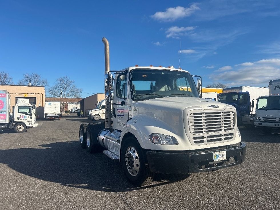 Day Cab Tractor-Heavy Duty Tractors-Freightliner-2023-M211264S-West Babylon-NY-92,411\n\t\tmiles-$ 81,750 - Image 1