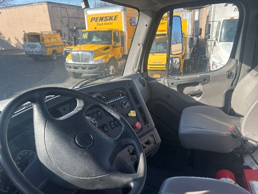 Day Cab Tractor-Heavy Duty Tractors-Freightliner-2023-M211264S-West Babylon-NY-92,411\n\t\tmiles-$ 81,750 - Image 10