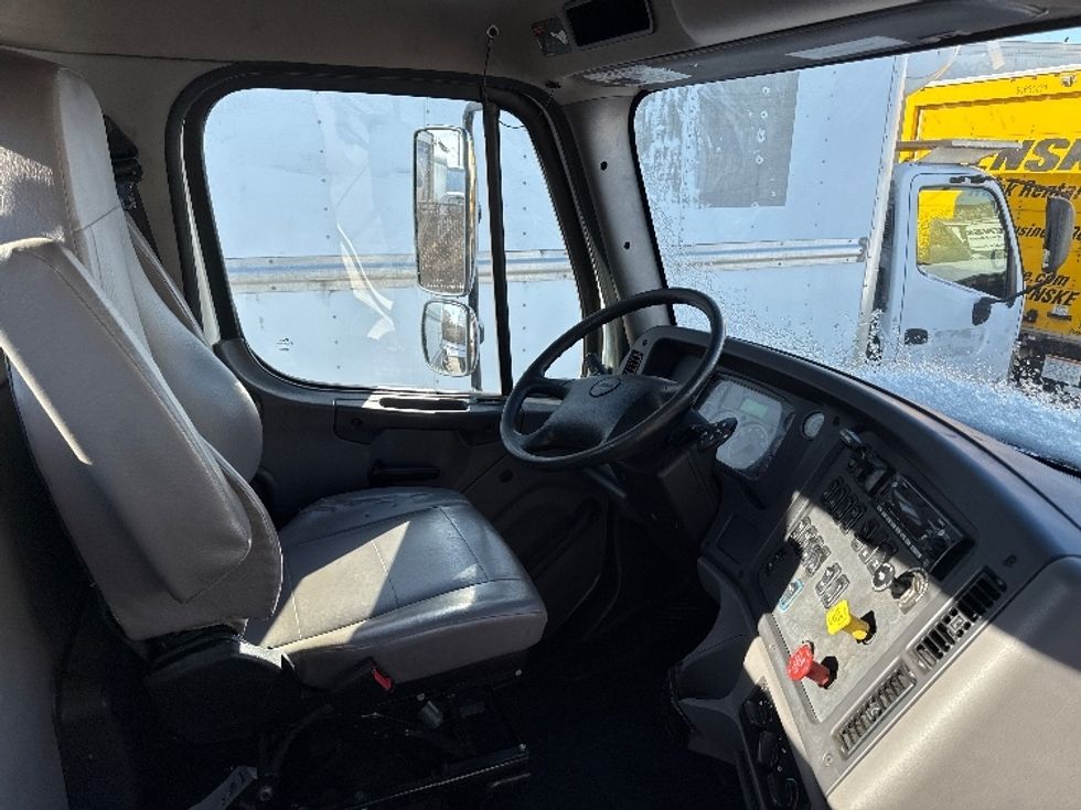 Day Cab Tractor-Heavy Duty Tractors-Freightliner-2023-M211264S-West Babylon-NY-92,411\n\t\tmiles-$ 81,750 - Image 14