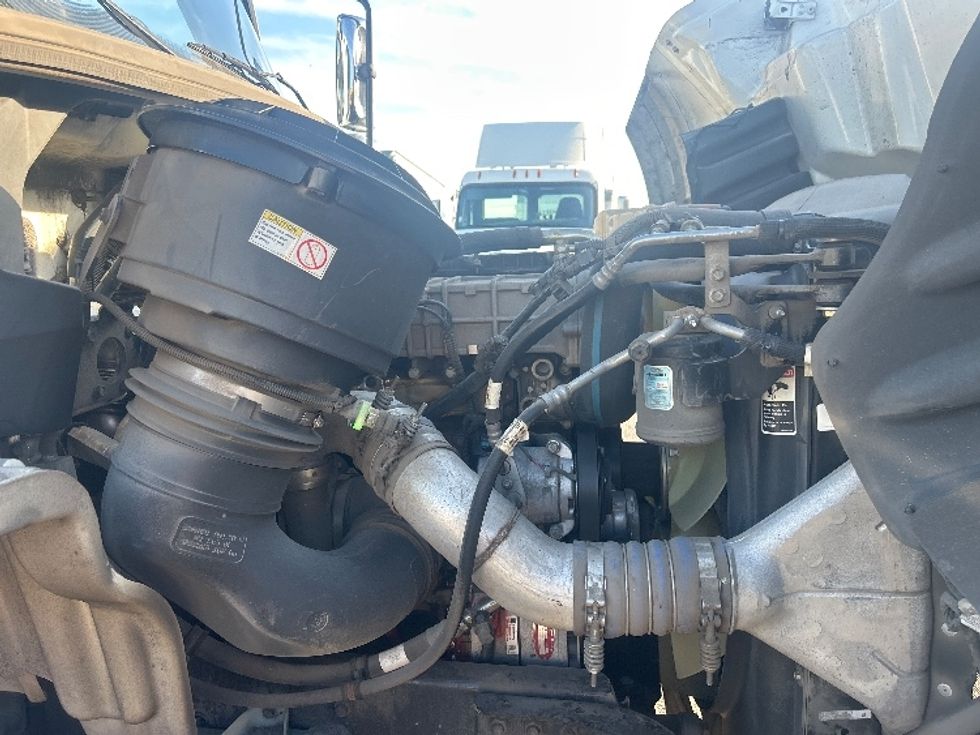 Day Cab Tractor-Heavy Duty Tractors-Freightliner-2023-M211264S-West Babylon-NY-92,411\n\t\tmiles-$ 81,750 - Image 15