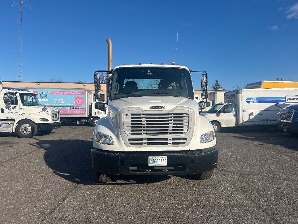 Day Cab Tractor-Heavy Duty Tractors-Freightliner-2023-M211264S-West Babylon-NY-92,411\n\t\tmiles-$ 81,750 - Image 2