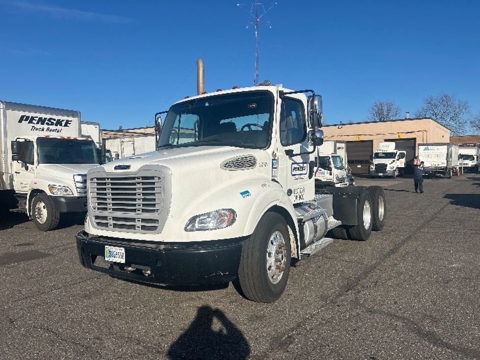 Day Cab Tractor-Heavy Duty Tractors-Freightliner-2023-M211264S-West Babylon-NY-92,411\n\t\tmiles-$ 81,750 - Image 3