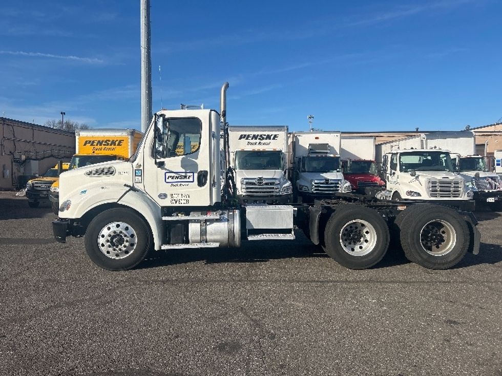 Day Cab Tractor-Heavy Duty Tractors-Freightliner-2023-M211264S-West Babylon-NY-92,411\n\t\tmiles-$ 81,750 - Image 4