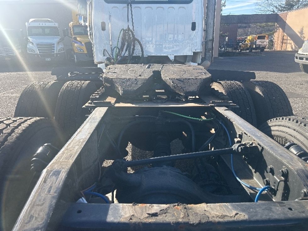 Day Cab Tractor-Heavy Duty Tractors-Freightliner-2023-M211264S-West Babylon-NY-92,411\n\t\tmiles-$ 81,750 - Image 6