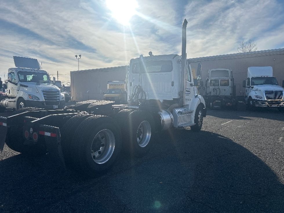 Day Cab Tractor-Heavy Duty Tractors-Freightliner-2023-M211264S-West Babylon-NY-92,411\n\t\tmiles-$ 81,750 - Image 7