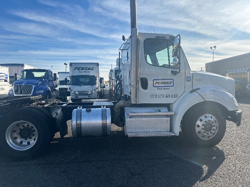 Day Cab Tractor-Heavy Duty Tractors-Freightliner-2023-M211264S-West Babylon-NY-92,411\n\t\tmiles-$ 81,750 - Image 8