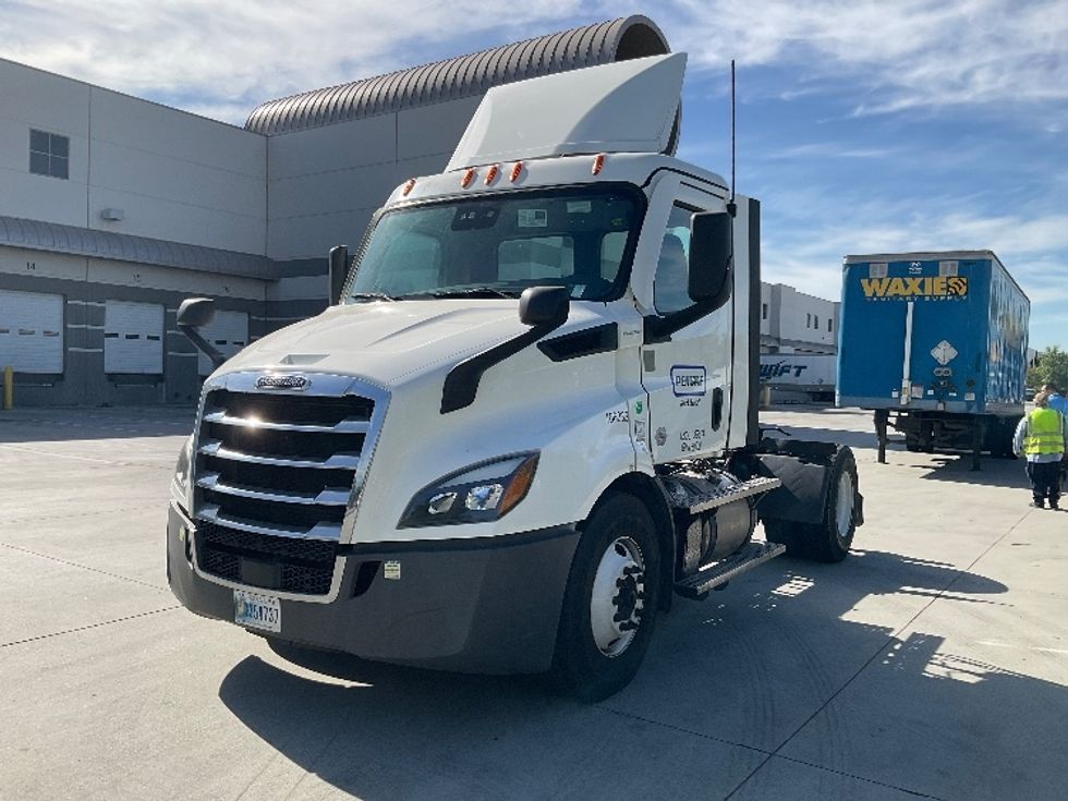 Day Cab Tractor-Heavy Duty Tractors-Freightliner-2023-T11642ST-Fontana-CA-133,541\n\t\tmiles-$ 89,250 - Image 1