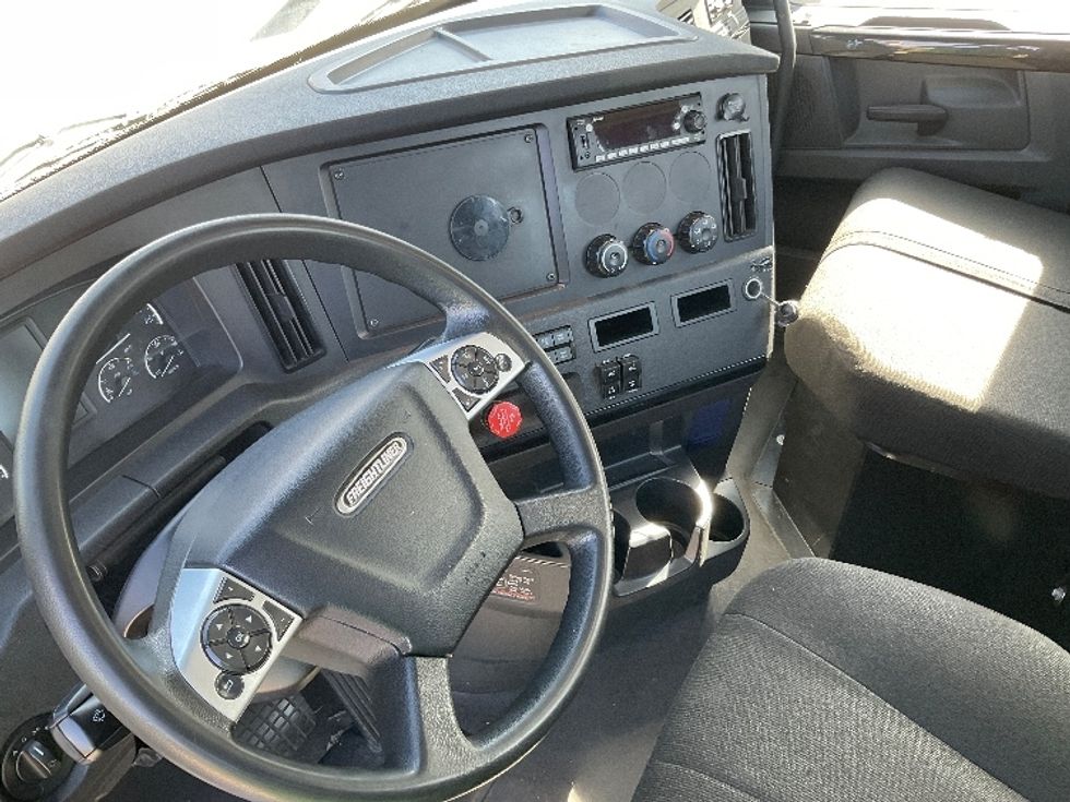 Day Cab Tractor-Heavy Duty Tractors-Freightliner-2023-T11642ST-Fontana-CA-133,541\n\t\tmiles-$ 89,250 - Image 10