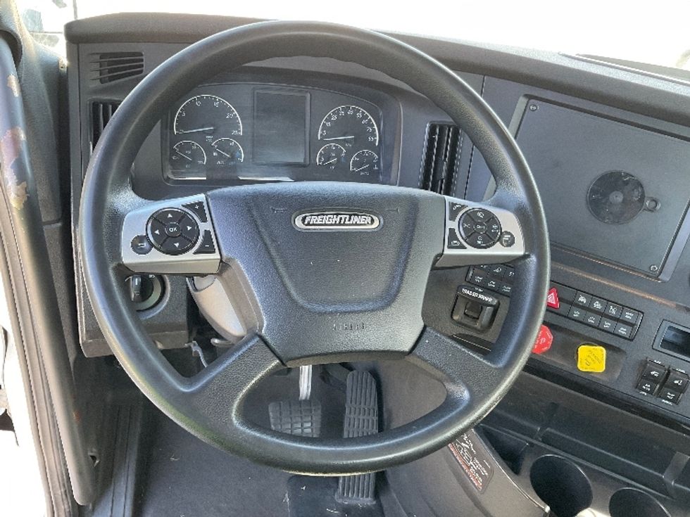 Day Cab Tractor-Heavy Duty Tractors-Freightliner-2023-T11642ST-Fontana-CA-133,541\n\t\tmiles-$ 89,250 - Image 11