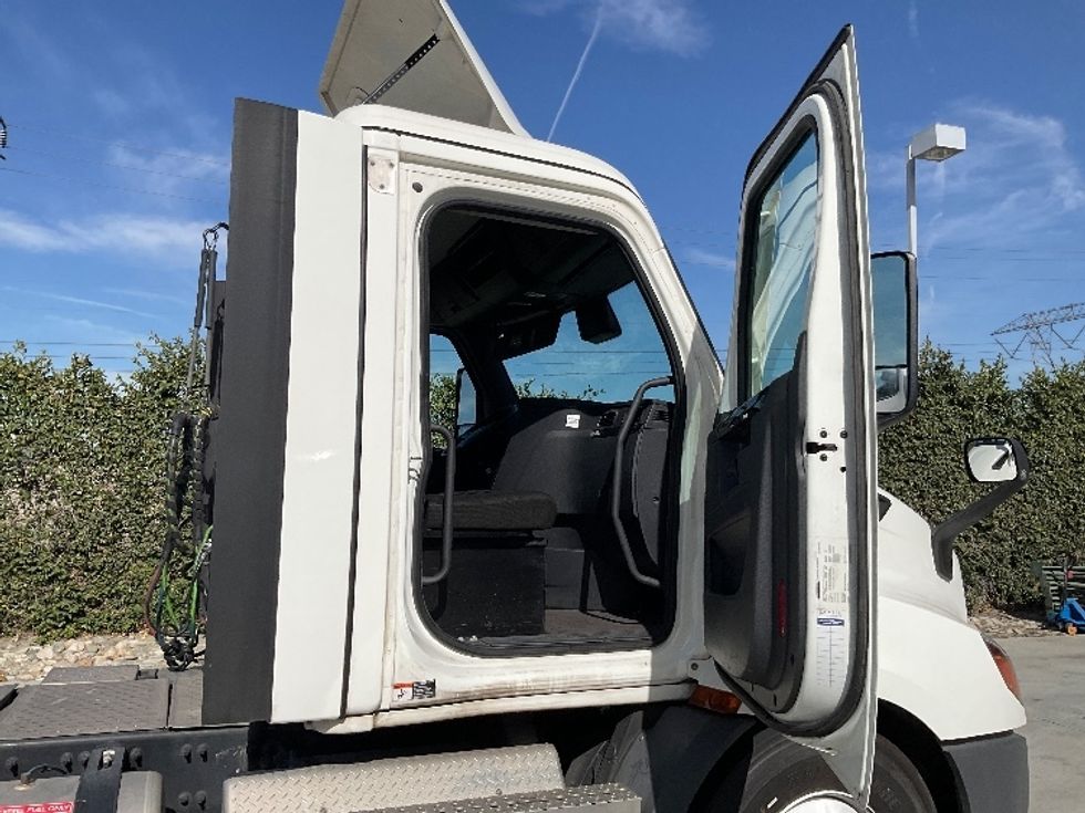 Day Cab Tractor-Heavy Duty Tractors-Freightliner-2023-T11642ST-Fontana-CA-133,541\n\t\tmiles-$ 89,250 - Image 12