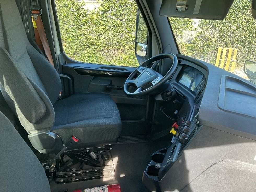 Day Cab Tractor-Heavy Duty Tractors-Freightliner-2023-T11642ST-Fontana-CA-133,541\n\t\tmiles-$ 89,250 - Image 14
