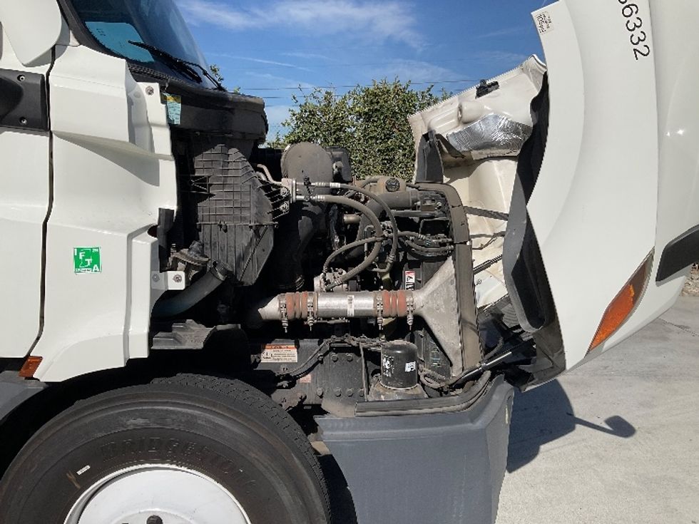Day Cab Tractor-Heavy Duty Tractors-Freightliner-2023-T11642ST-Fontana-CA-133,541\n\t\tmiles-$ 89,250 - Image 15