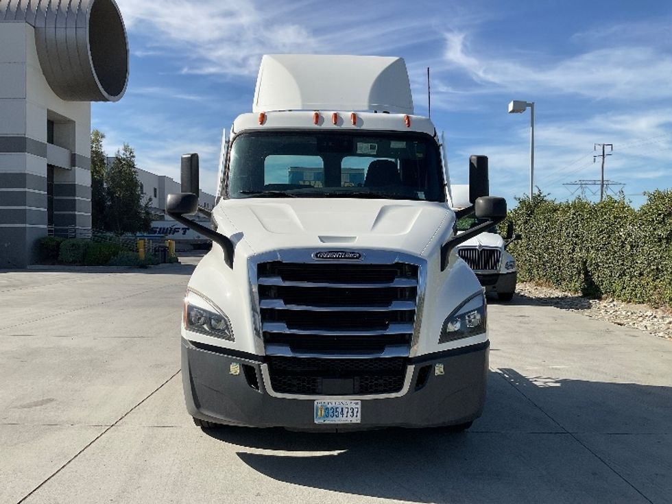 Day Cab Tractor-Heavy Duty Tractors-Freightliner-2023-T11642ST-Fontana-CA-133,541\n\t\tmiles-$ 89,250 - Image 2