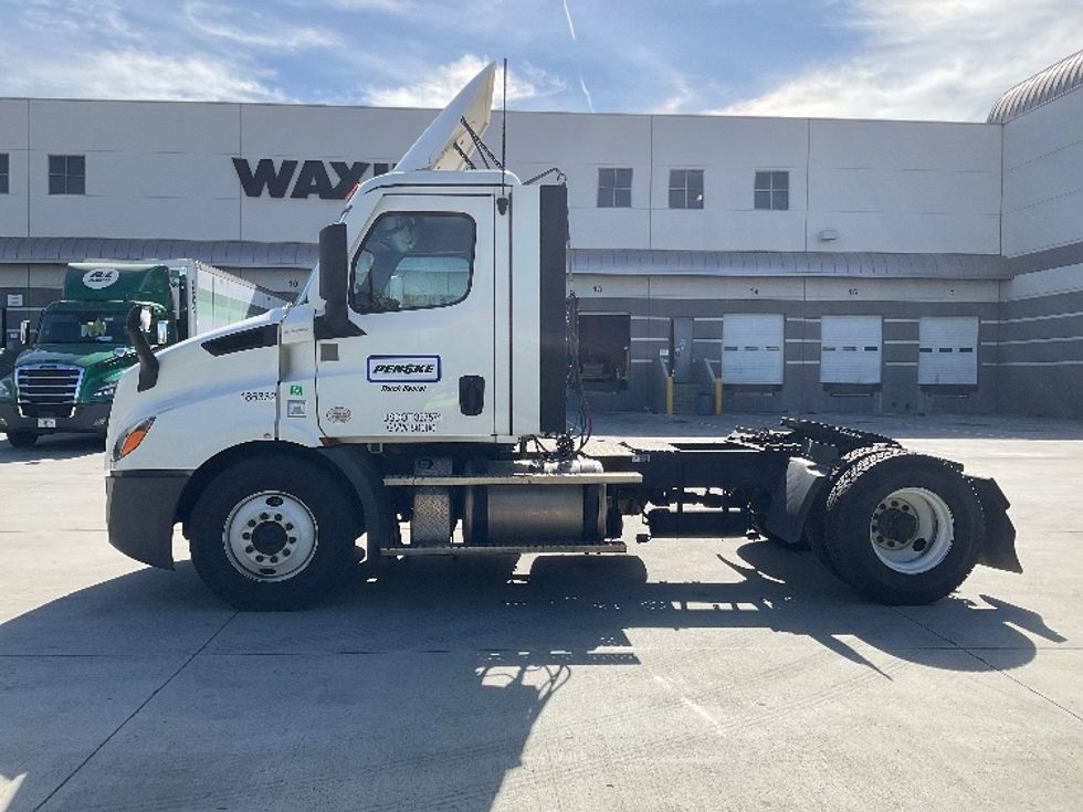 Day Cab Tractor-Heavy Duty Tractors-Freightliner-2023-T11642ST-Fontana-CA-133,541\n\t\tmiles-$ 89,250 - Image 4