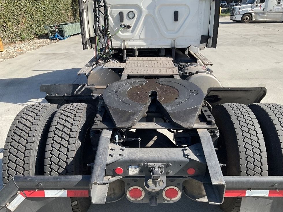 Day Cab Tractor-Heavy Duty Tractors-Freightliner-2023-T11642ST-Fontana-CA-133,541\n\t\tmiles-$ 89,250 - Image 6