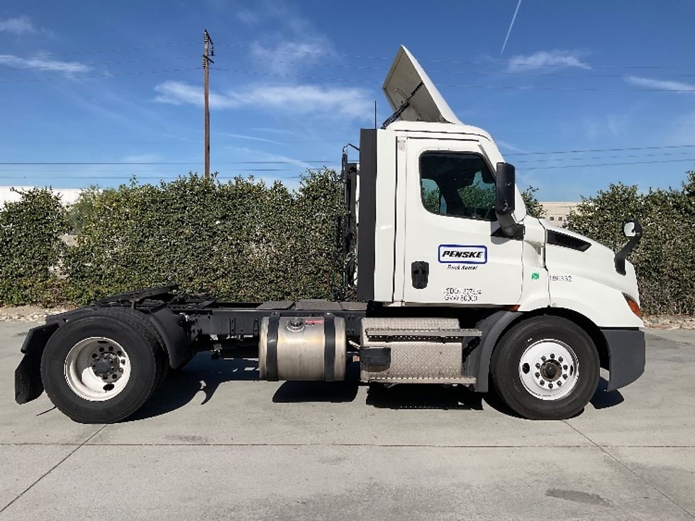 Day Cab Tractor-Heavy Duty Tractors-Freightliner-2023-T11642ST-Fontana-CA-133,541\n\t\tmiles-$ 89,250 - Image 8