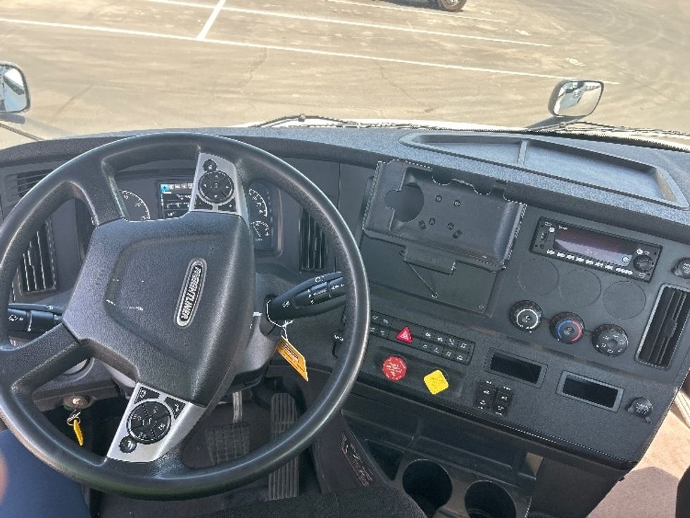 Day Cab Tractor-Heavy Duty Tractors-Freightliner-2023-T11642ST-Phoenix-AZ-162,864\n\t\tmiles-$ 85,750 - Image 11