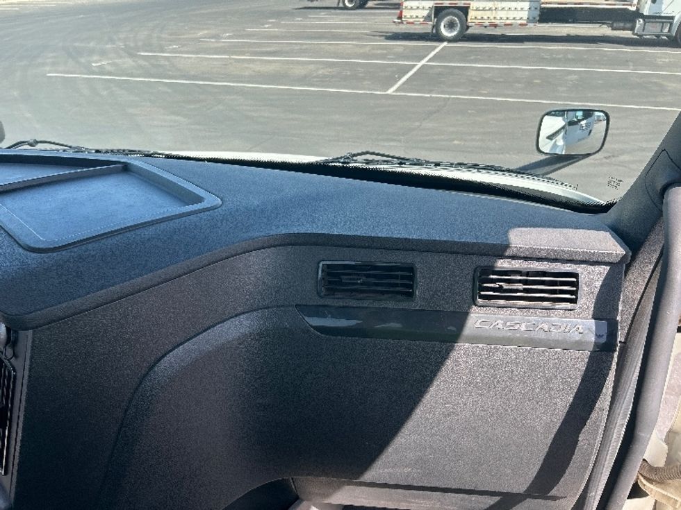 Day Cab Tractor-Heavy Duty Tractors-Freightliner-2023-T11642ST-Phoenix-AZ-162,864\n\t\tmiles-$ 85,750 - Image 13