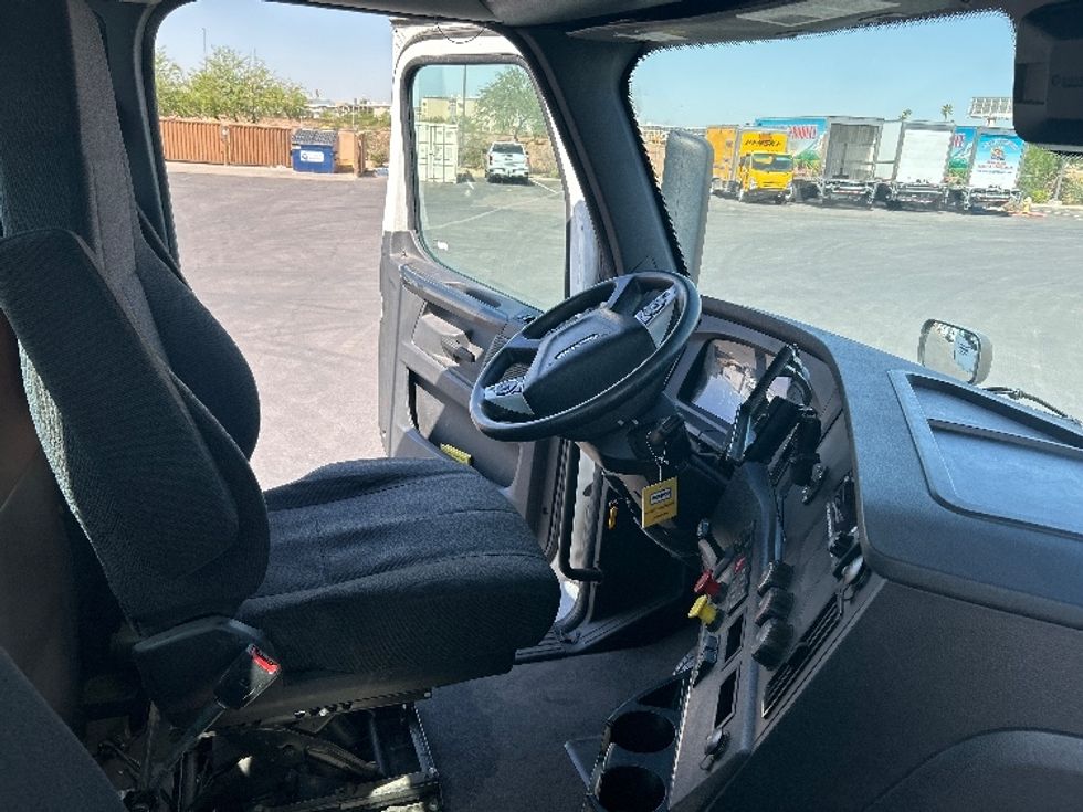 Day Cab Tractor-Heavy Duty Tractors-Freightliner-2023-T11642ST-Phoenix-AZ-162,864\n\t\tmiles-$ 85,750 - Image 14