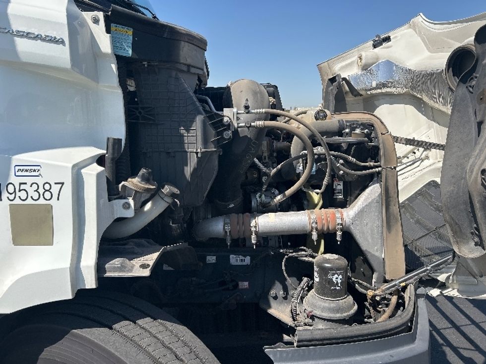 Day Cab Tractor-Heavy Duty Tractors-Freightliner-2023-T11642ST-Phoenix-AZ-162,864\n\t\tmiles-$ 85,750 - Image 15
