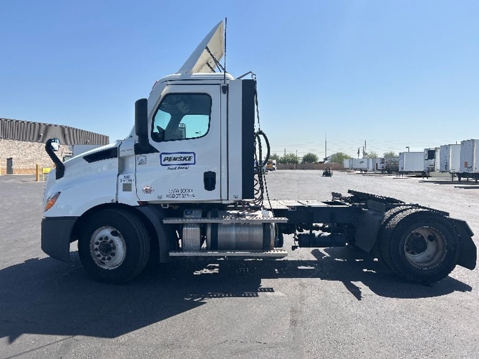 Day Cab Tractor-Heavy Duty Tractors-Freightliner-2023-T11642ST-Phoenix-AZ-162,864\n\t\tmiles-$ 85,750 - Image 4