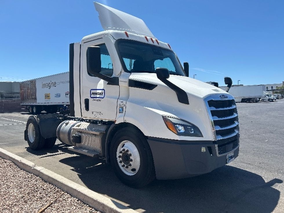 Day Cab Tractor-Heavy Duty Tractors-Freightliner-2023-T11642ST-Phoenix-AZ-217,555\n\t\tmiles-$ 82,500 - Image 1