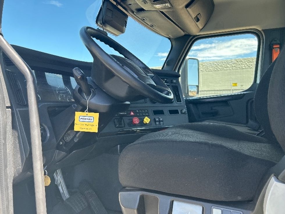 Day Cab Tractor-Heavy Duty Tractors-Freightliner-2023-T11642ST-Phoenix-AZ-217,555\n\t\tmiles-$ 82,500 - Image 10