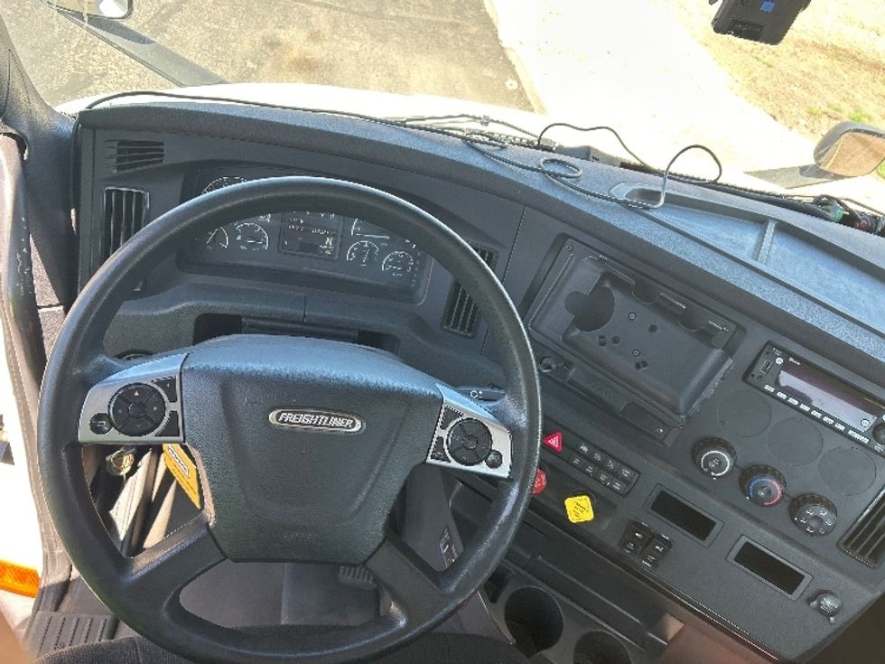 Day Cab Tractor-Heavy Duty Tractors-Freightliner-2023-T11642ST-Phoenix-AZ-217,555\n\t\tmiles-$ 82,500 - Image 11