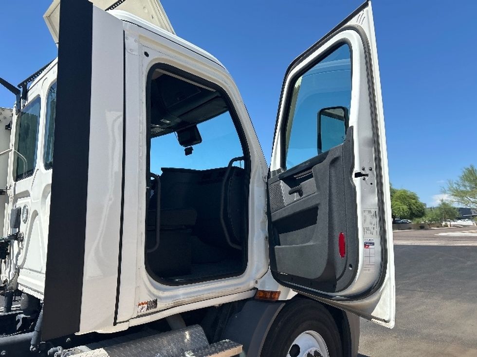 Day Cab Tractor-Heavy Duty Tractors-Freightliner-2023-T11642ST-Phoenix-AZ-217,555\n\t\tmiles-$ 82,500 - Image 12