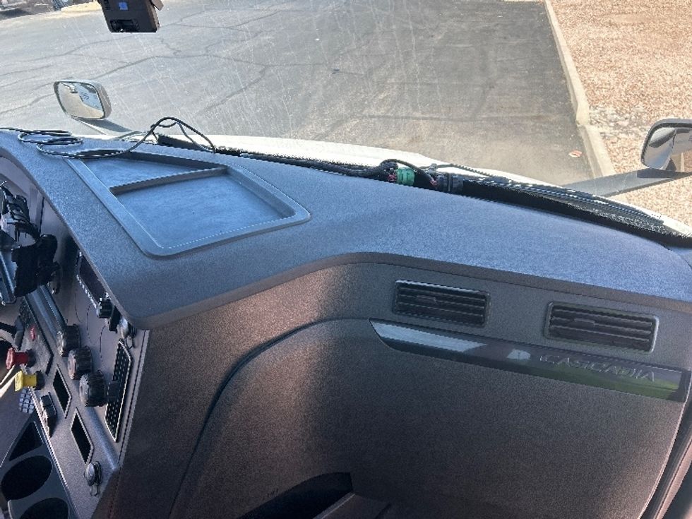 Day Cab Tractor-Heavy Duty Tractors-Freightliner-2023-T11642ST-Phoenix-AZ-217,555\n\t\tmiles-$ 82,500 - Image 13
