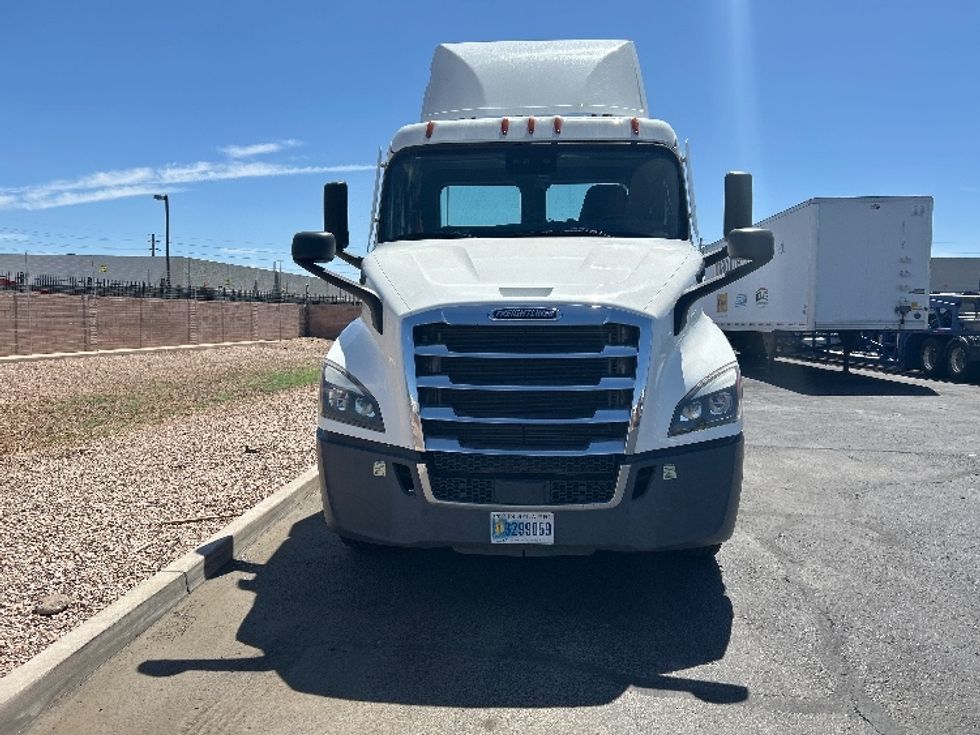 Day Cab Tractor-Heavy Duty Tractors-Freightliner-2023-T11642ST-Phoenix-AZ-217,555\n\t\tmiles-$ 82,500 - Image 2