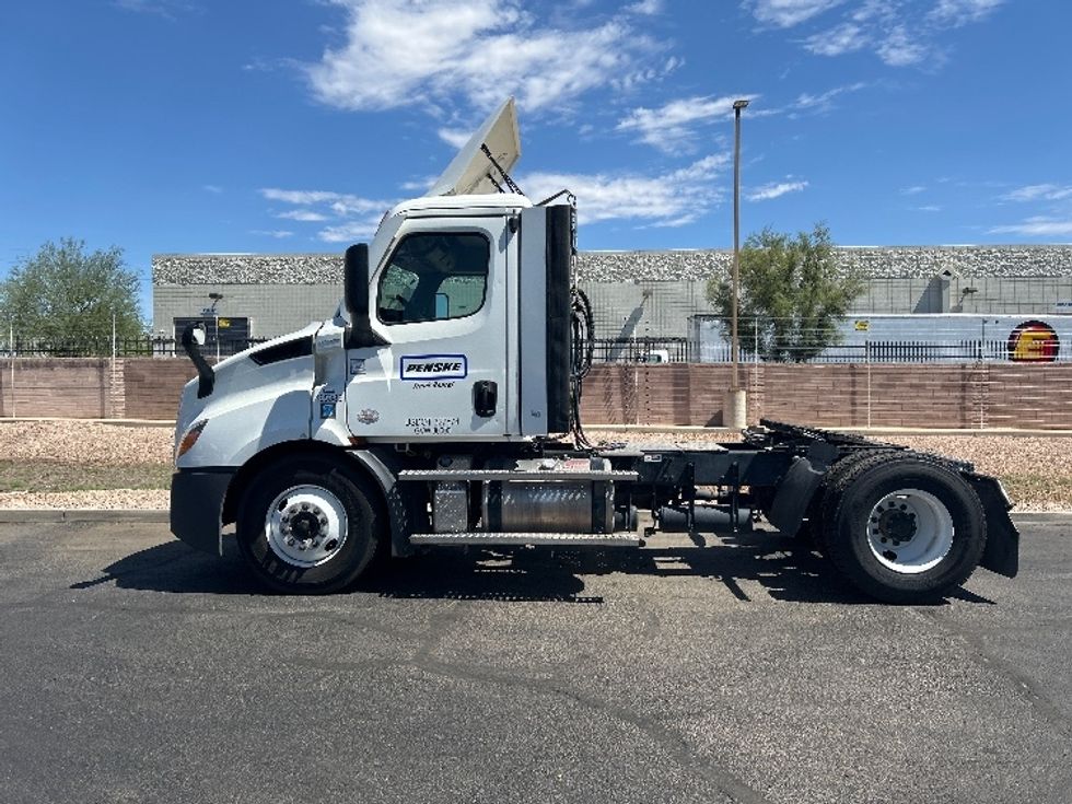 Day Cab Tractor-Heavy Duty Tractors-Freightliner-2023-T11642ST-Phoenix-AZ-217,555\n\t\tmiles-$ 82,500 - Image 4