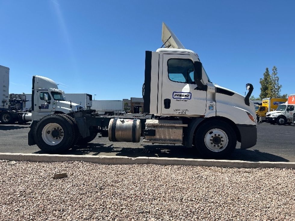 Day Cab Tractor-Heavy Duty Tractors-Freightliner-2023-T11642ST-Phoenix-AZ-217,555\n\t\tmiles-$ 82,500 - Image 8