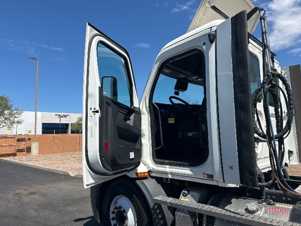 Day Cab Tractor-Heavy Duty Tractors-Freightliner-2023-T11642ST-Phoenix-AZ-217,555\n\t\tmiles-$ 82,500 - Image 9