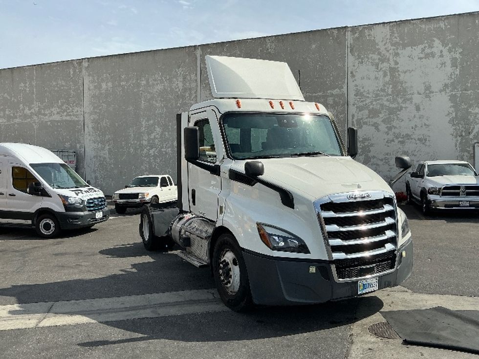 Day Cab Tractor-Heavy Duty Tractors-Freightliner-2023-T11642ST-Torrance-CA-107,691\n\t\tmiles-$ 93,250 - Image 1