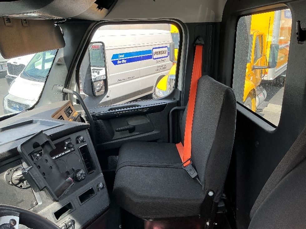 Day Cab Tractor-Heavy Duty Tractors-Freightliner-2023-T11642ST-Torrance-CA-107,691\n\t\tmiles-$ 93,250 - Image 10