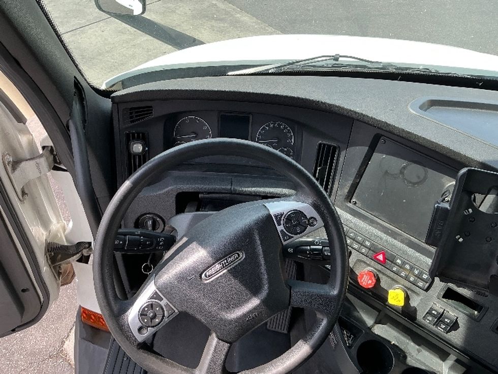 Day Cab Tractor-Heavy Duty Tractors-Freightliner-2023-T11642ST-Torrance-CA-107,691\n\t\tmiles-$ 93,250 - Image 11