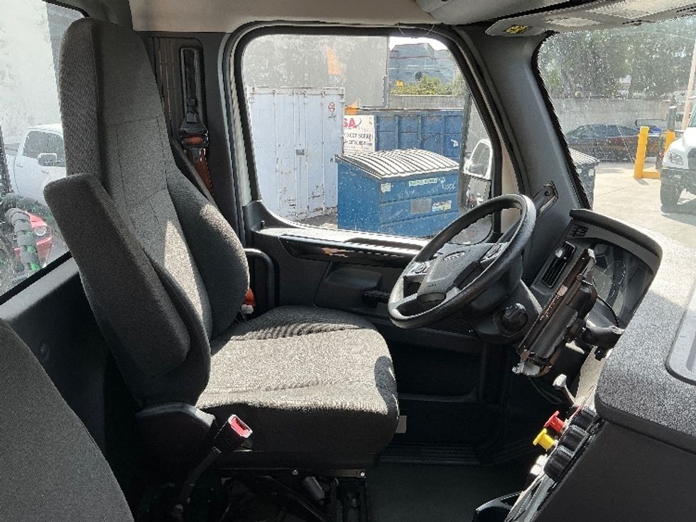 Day Cab Tractor-Heavy Duty Tractors-Freightliner-2023-T11642ST-Torrance-CA-107,691\n\t\tmiles-$ 93,250 - Image 14